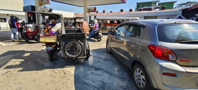 Fuel price freeze, pinag-aaralan ng Malakanyang